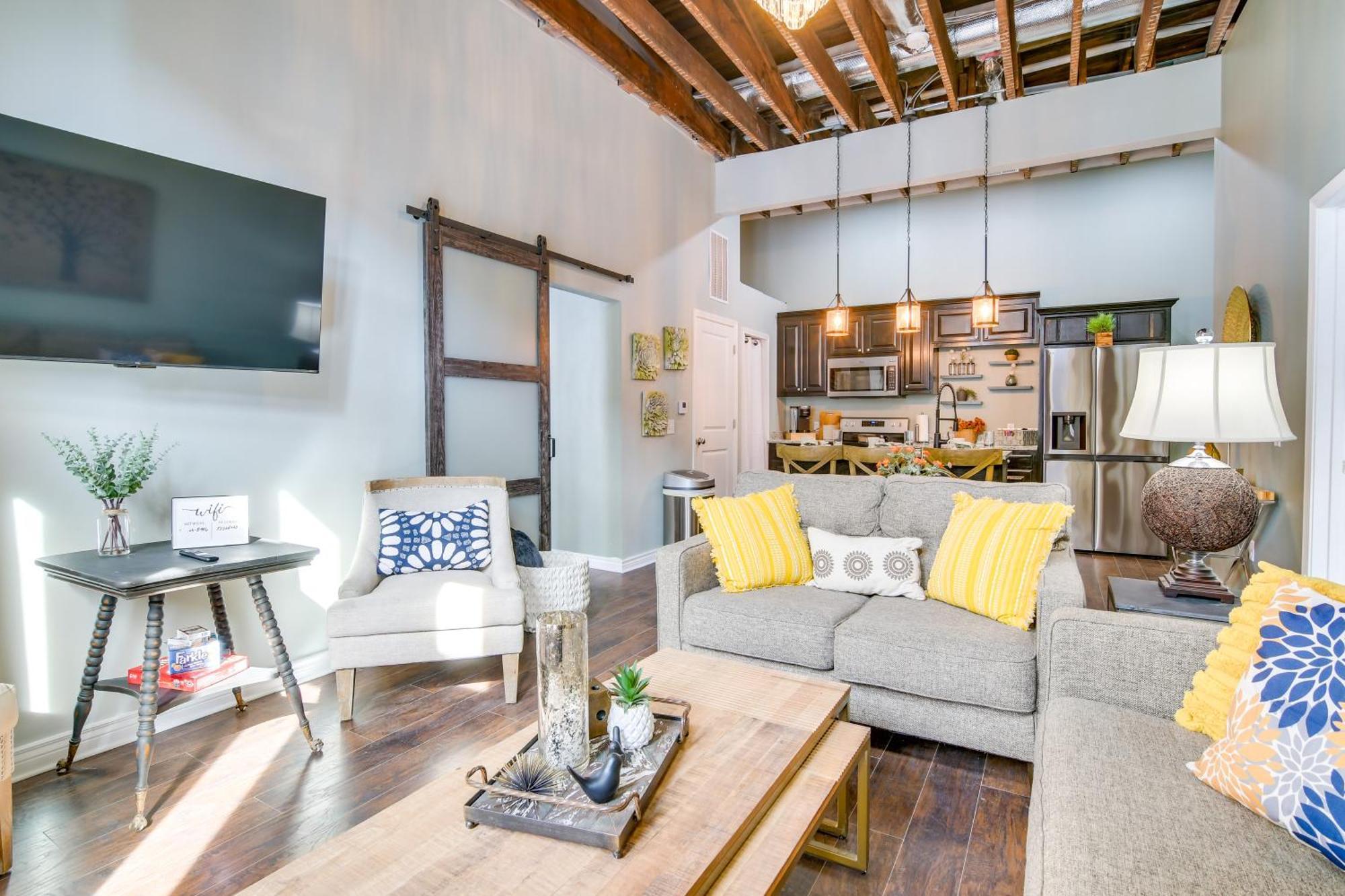 Dtwn Loft In The Heart Of Monett Pets Welcome! Exterior photo